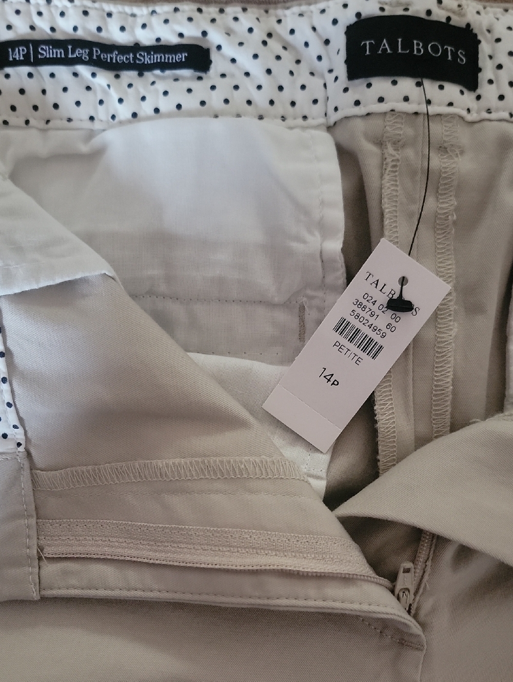 Talbots Perfect Skimmers Beige Cropped Pull-On Pants Size 14P - Picture 3 of 4